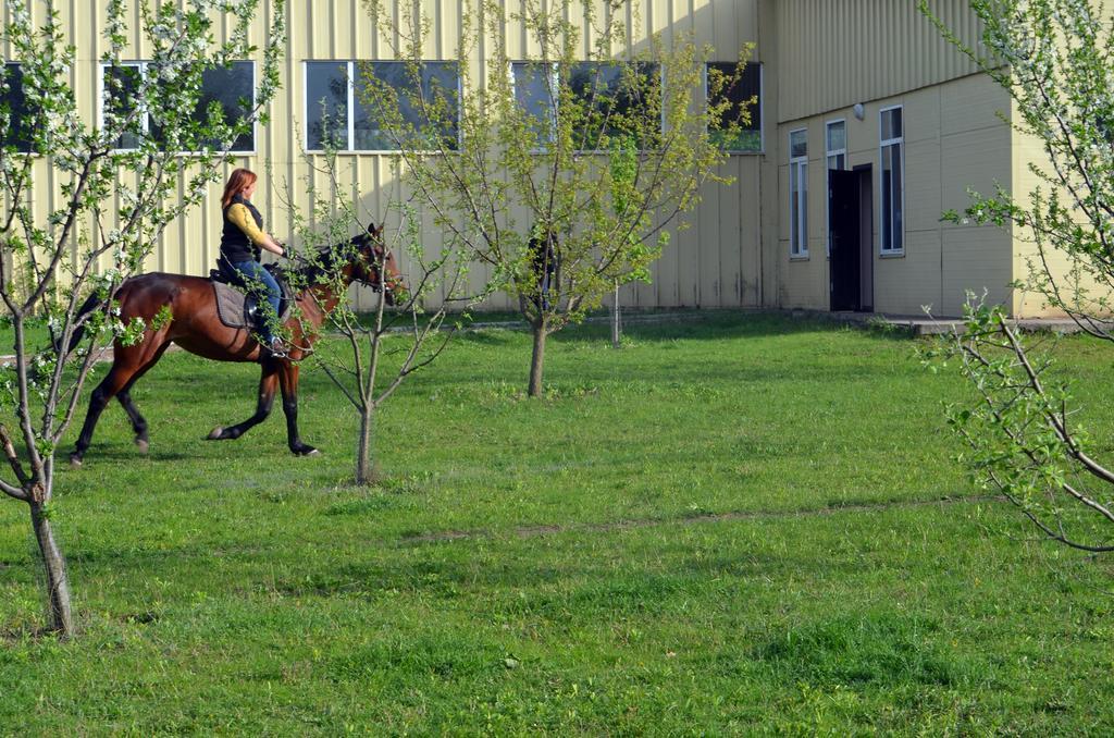 Hotel Recreational Center Rezidentsiya Yahotyn Exteriér fotografie